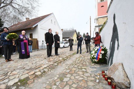 80 éve történt - a Rác utcában kivégzett ártatlan fehérváriakra emlékeztek